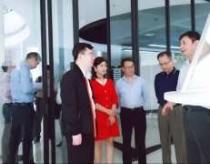 广东省工业和信息化局莅临乐玩体育平台官方网站-乐玩(中国)调研制造业创新中心建设情况